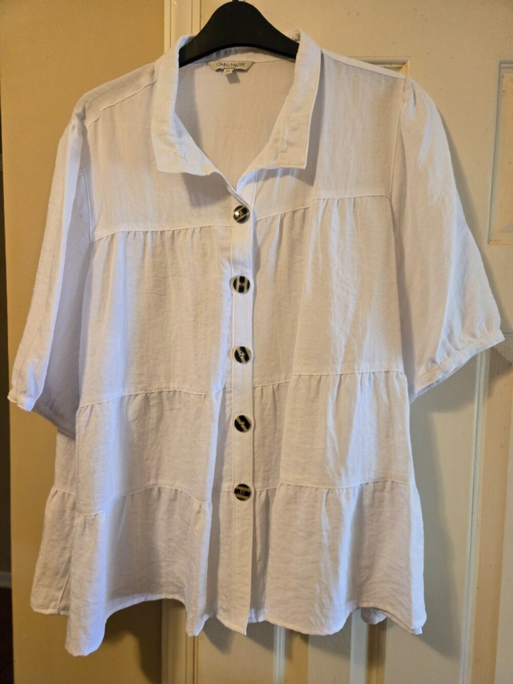 John Mark XL white linen top - Picture 3 of 3